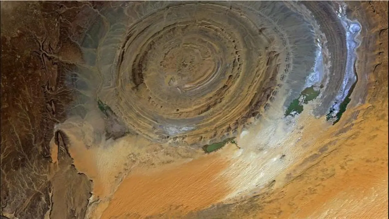 عين الصحراء في موريتانيا: تكوين جيولوجي طبيعي ضخم يرصد التاريخ الجيولوجي للأرض